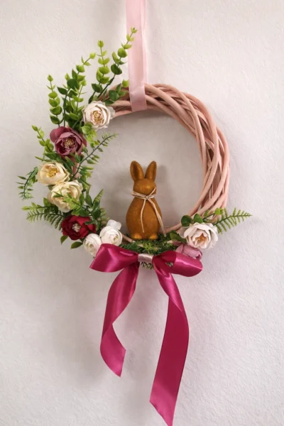 Húsvéti ajtódísz nyuszival – rózsaszín virágos tavaszi kopogtató - Kép 1