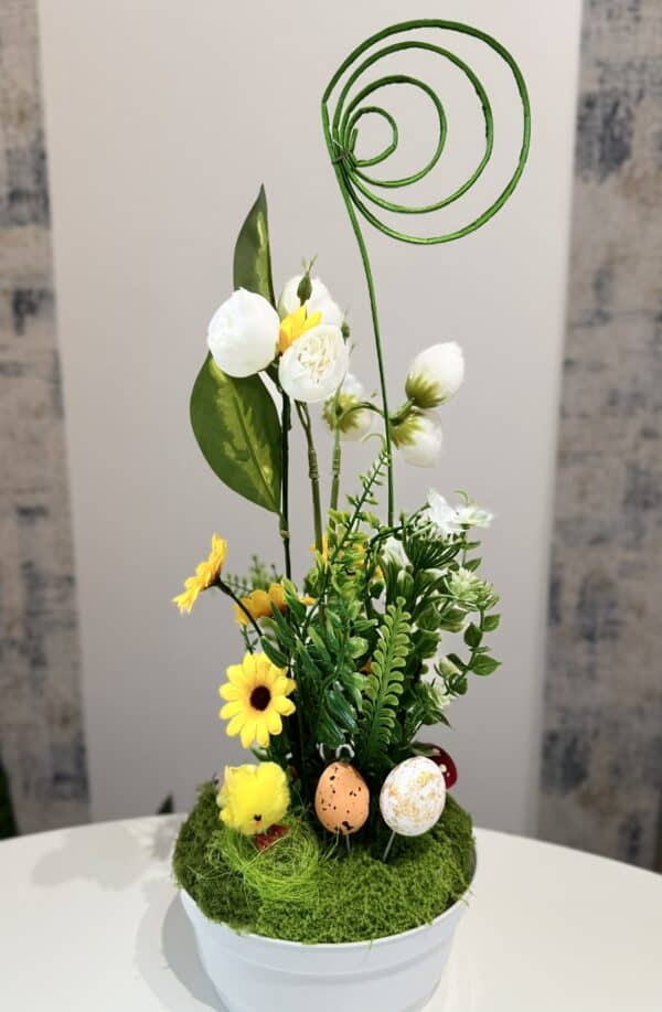 Tavaszi spirálos asztali dísz csibével és tojásokkal