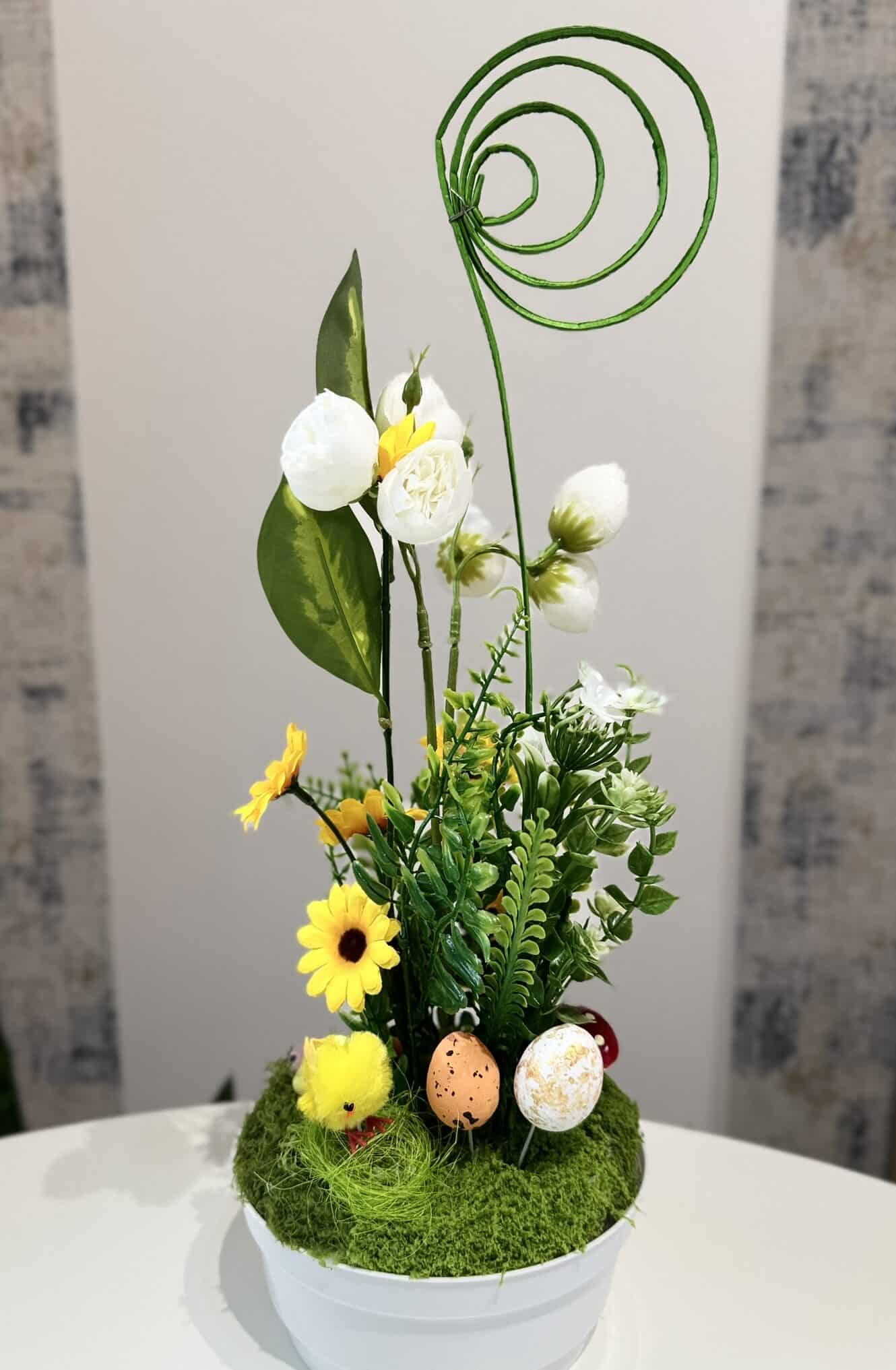 Tavaszi spirálos asztali dísz csibével és tojásokkal - Kép 1