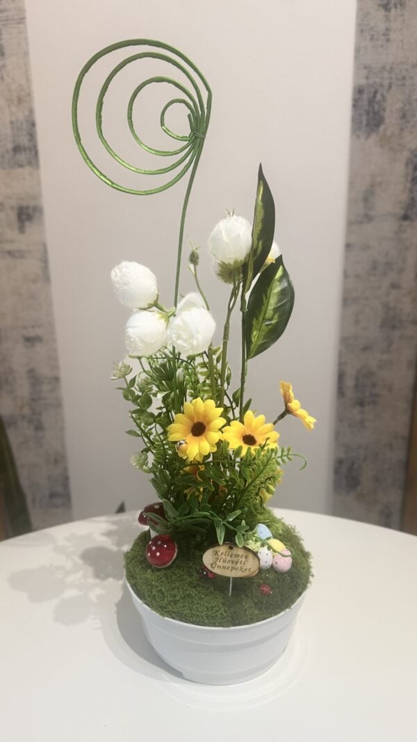 Tavaszi spirálos asztali dísz csibével és tojásokkal