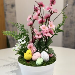 Virágos tavaszi asztaldísz – egyedi darab