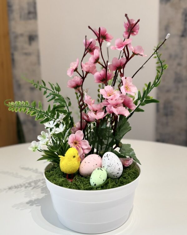 Virágos tavaszi asztaldísz – egyedi darab